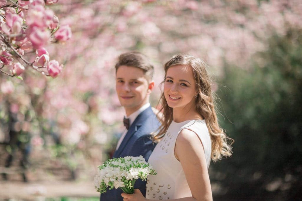 квітуча магнолія закохані