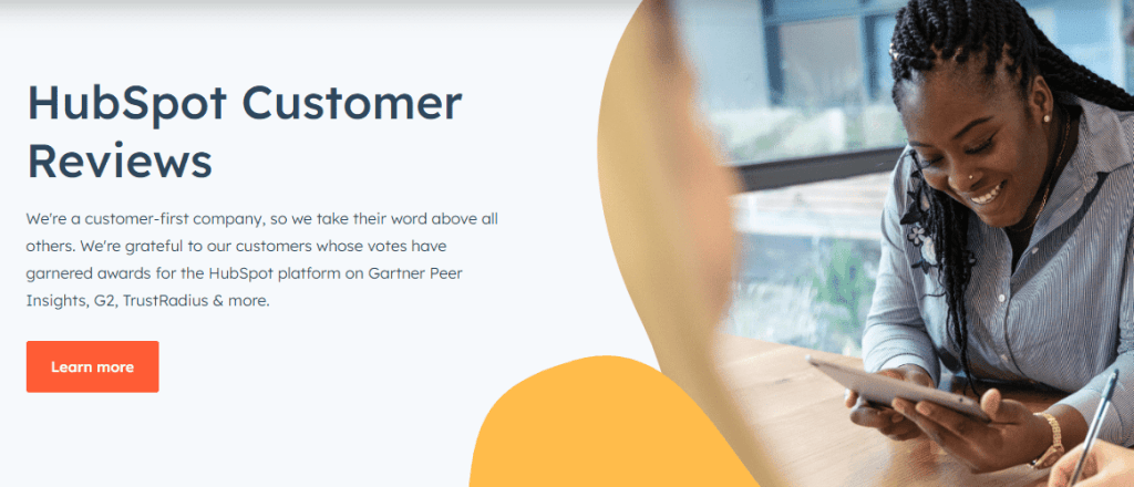 Як працює з відгуками HubSpot