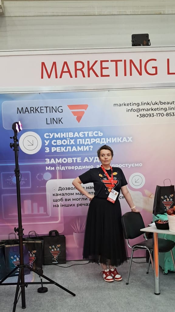 Презентация новых брендов косметики на выставке InterCHARM 2025