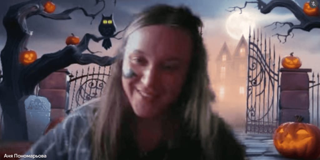 Аня Пономарева — ведьма, варящая зелья, на Хэллоуин 2025