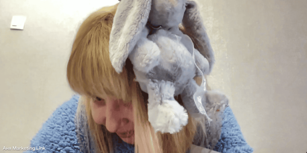 Аня Овчинникова в образе куклы Чаки