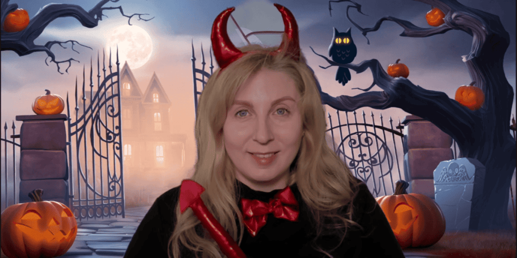 Юля Сотникова в образе Помощника Дьявола